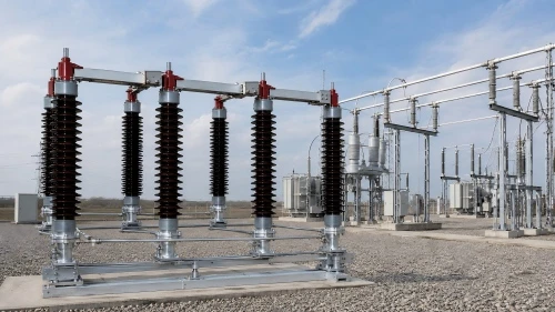 Per què s'utilitzen equips de 126 kV en un sistema elèctric de 110 kV?